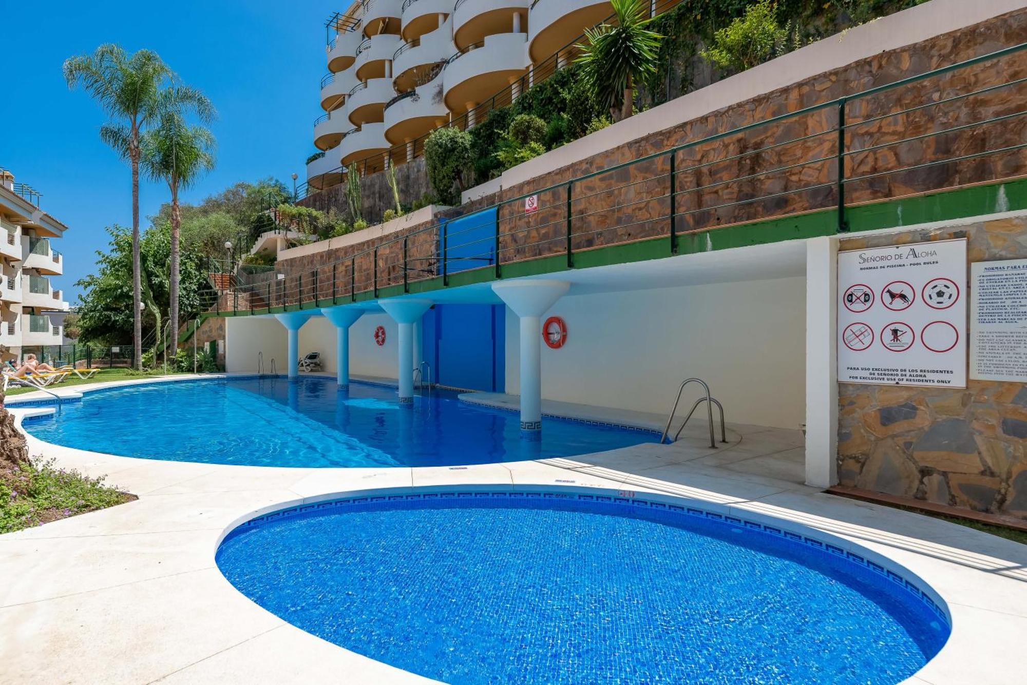 Apartamento Elegant 2 Bdrm Penthouse With Bbq And Pools Marbella Exterior foto