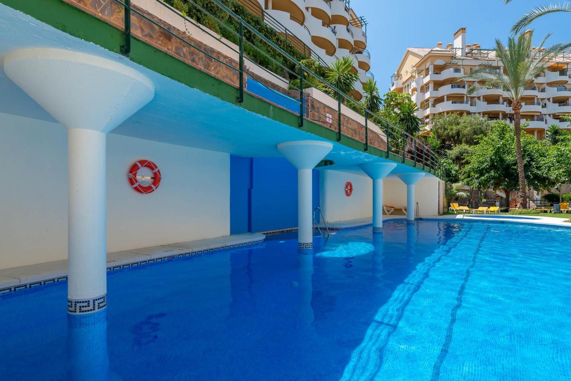 Apartamento Elegant 2 Bdrm Penthouse With Bbq And Pools Marbella Exterior foto